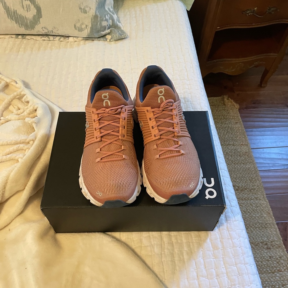 On cloudswift running shoe